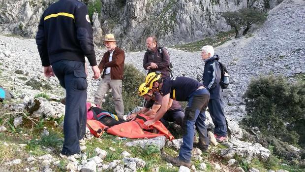 Bomberos rescatan este domingo a diez excursionistas en distintos puntos de la Sierra