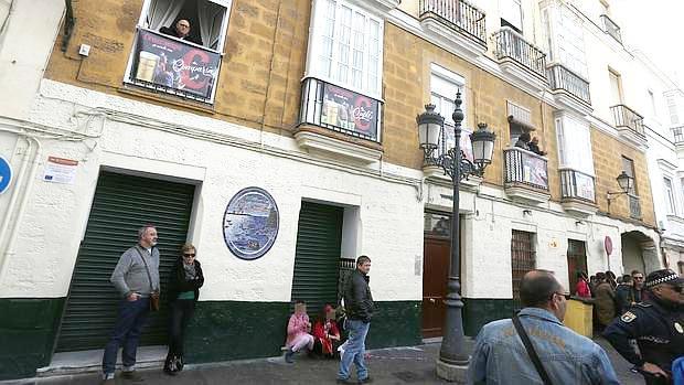 Salud eleva a 86 los intoxicados en un restaurante del centro de Cádiz