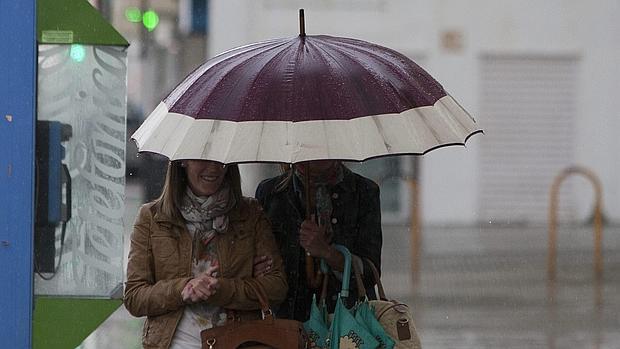 La lluvia se lleva por delante al frío en Cádiz