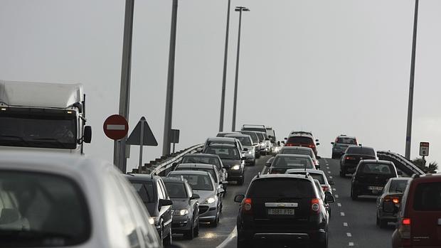 La apertura del puente Carranza volverá a cortar el tráfico esta mañana