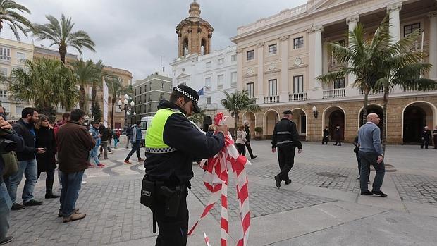 Fotos: Nervios e incertidumbre en el Ayuntamiento