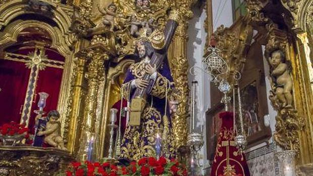 El Nazareno, ya en el altar mayor