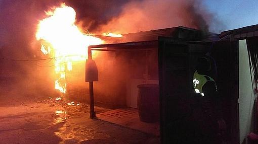 El fuego calcina el chiringuito &#039;El Galeón&#039; de Zahara de los Atunes