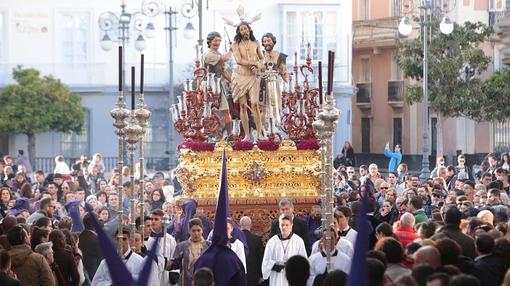 La lluvia rompe el Martes Santo