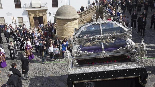 Broche de plata para el Sábado Santo