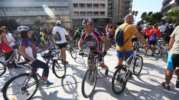 Asociaciones ciclistas celebran marchas para pedir el cumplimiento del Plan Andaluz de la Bicicleta