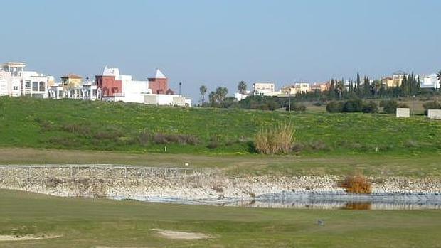 Las viviendas están ubicadas al lado del campo de golf de Sanlúcar