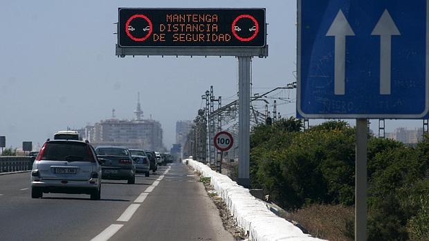 Un accidente en la autovía deja retenciones en el acceso a Cádiz