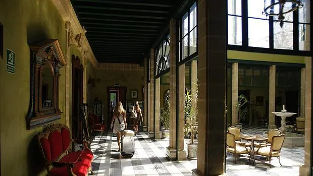 Patio interior del hotel Duques de Medinaceli