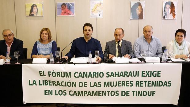 Varias familias españolas se plantean viajar a Argelia para negociar el regreso de jóvenes saharuis