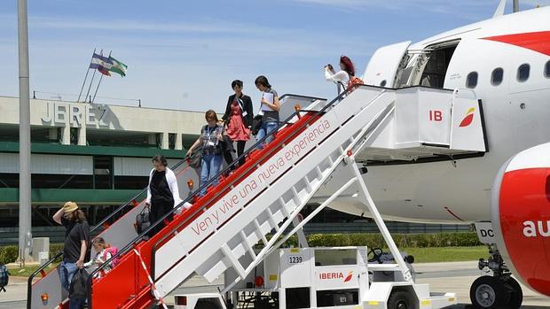 Llegada este jueves del primer vuelo de la Austrian Airlaines que conecta Viena con Jerez