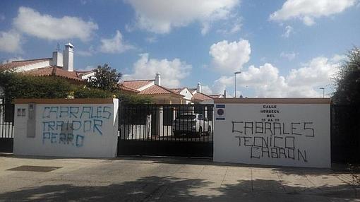 Aparecen pintadas en un colegio de Jerez contra una edil y en la casa de la alcaldesa Mamen Sánchez