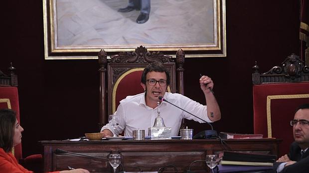 José María González se reafirma en su oposición a la ley que protege a sus agentes de Policía