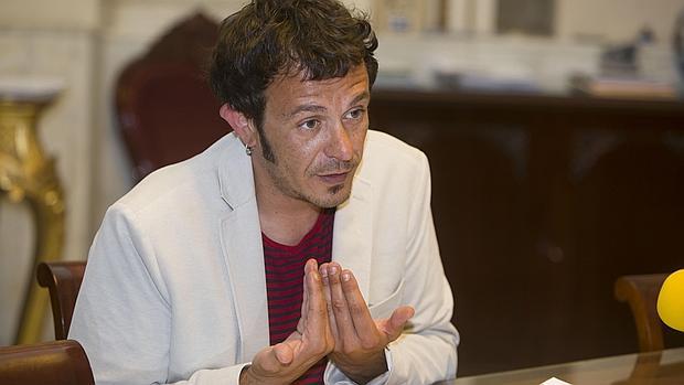 La tensión social obliga al alcalde a expulsar al que interrumpa o insulte en los plenos