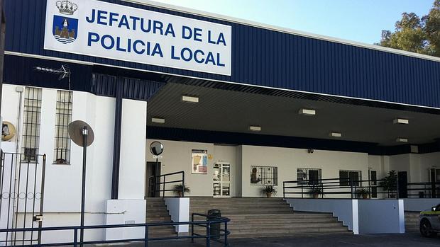 Investigan si un policía local de El Puerto cargaba la gasolina de su coche a la tarjeta de la Jefatura