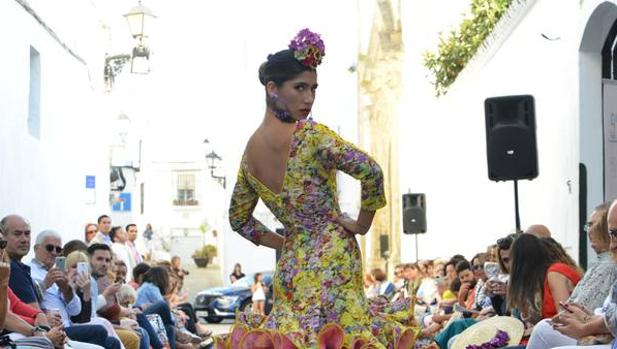 Más de 200 trajes despiden la pasarela Vejer Flamenco