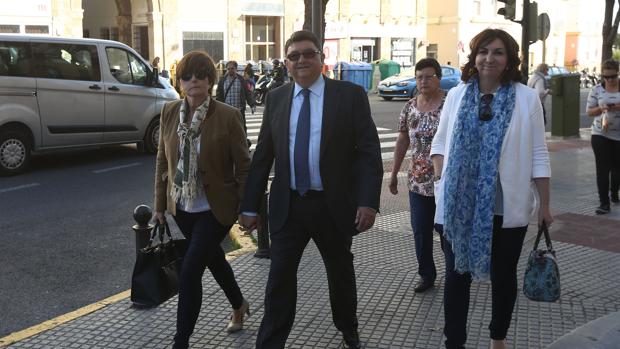 El Ayuntamiento de Rota denuncia que el anterior alcalde «regaló» dos viviendas