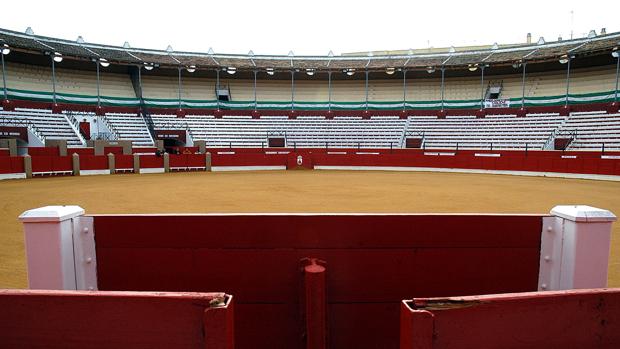 Herido un trabajador al desmontar un escenario en la plaza de toros de Sanlúcar