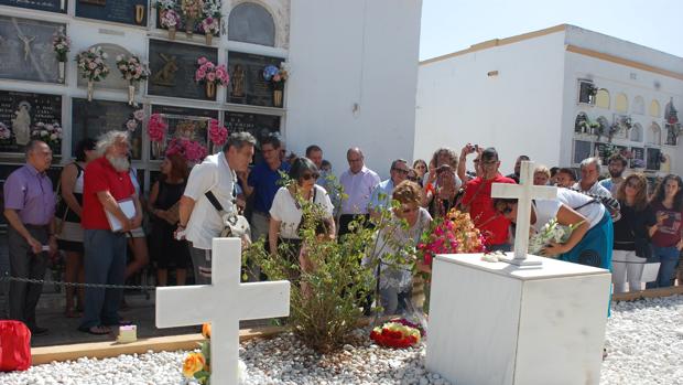 La fosa común del cementerio isleño recuerda a sus fusilados