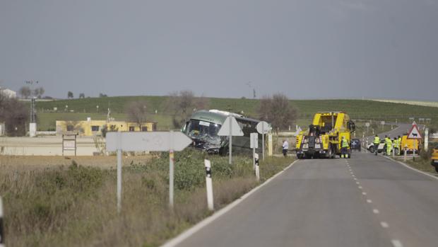 Accidente ocurrido el pasado abril en la carretera Rota-Jerez entre un turismo y un autobús