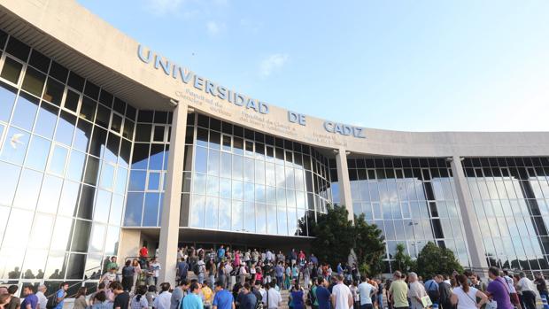 Los alumnos esperan una rápida respuesta del Ayuntamiento dado que en breve comenzarán sus clases.