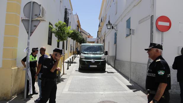 Un hombre dispara con una escopeta en la calle a su mujer y su suegra en Jerez y luego se suicida