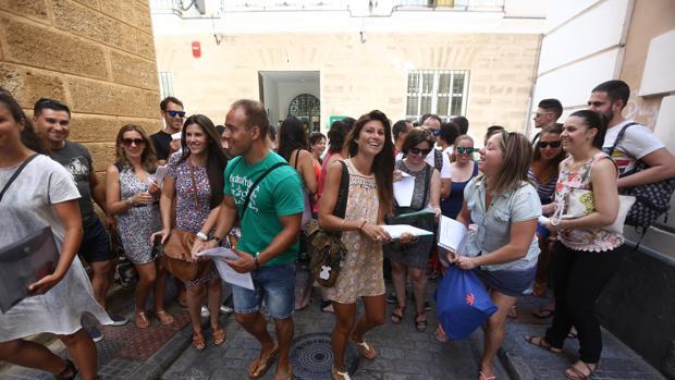 Los docentes de Cádiz vuelven a concentrarse contra los «recortes» de la Junta