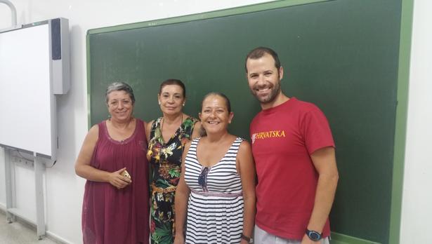 Araceli Lobo, Fanny Gómez, Myriam Gonsalves y Javier Martín en el centro de Sanlúcar la Mayor