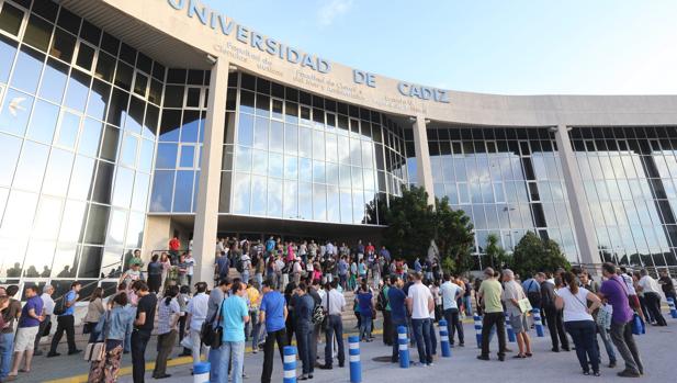 Consulta qué carreras tienen aún plazas en la Universidad de Cádiz