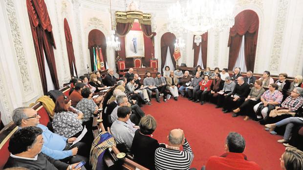 La rebelión vecinal por falta de diálogo dio origen a una reunión de urgencia entre el alcalde y los colectivos el pasado noviembre