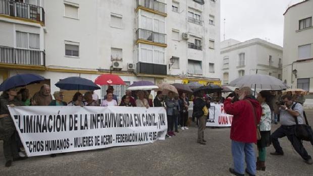 Apdha critica la «negligencia» y la «falta de actuaciones públicas» contra la infravivienda en Cádiz