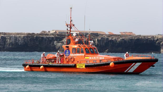 Buscan una patera con diez inmigrantes en el Estrecho de Gibraltar