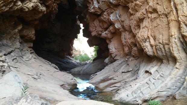 La acción del agua se ha abierto paso entre los estratos de yeso