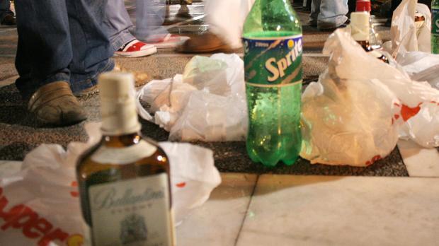 La Policía Local cursa 63 denuncias por incumplir la Ley antibotellón en Cádiz