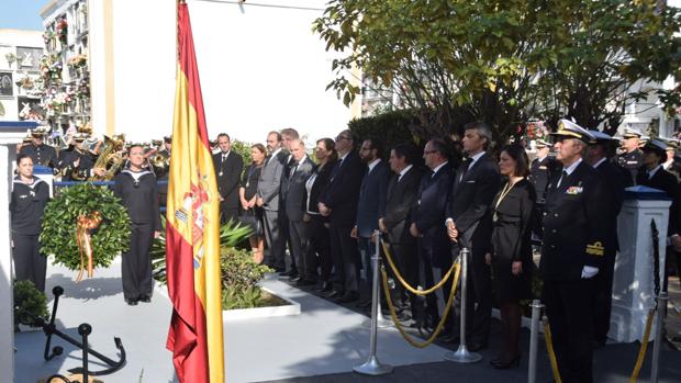 La Armada homenajea en San Fernando a los Caídos por la Patria