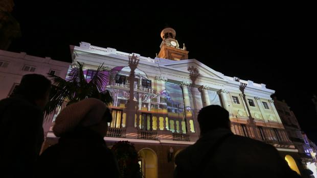 Cádiz tiene en el aire el alumbrado navideño