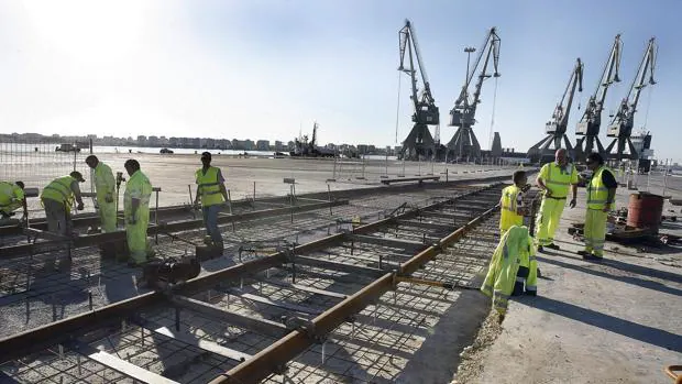 En septiembre de 2008 comenzó la obra del segundo tramo en suelo portuario. Aún restan 5,5 kilómetros de trazado