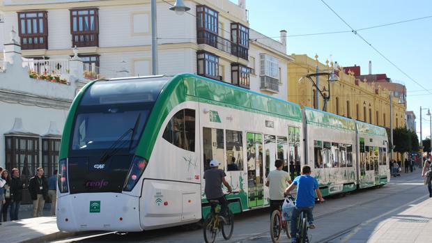 El tranvía de San Fernando en pruebas técnicas el pasado verano