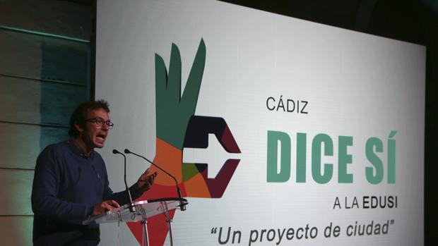 El alcalde presentando el proyecto en la Casa de Iberoamérica