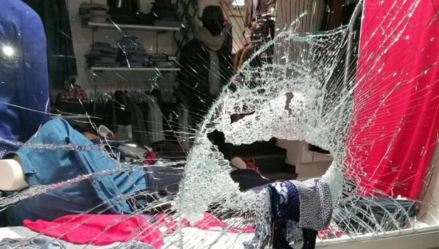 La imagen de los escaparates rotos, demasiado frecuente en Utrera durante esta Navidad