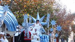 Sus Majestades recorren la Alameda y llenan Cádiz de ilusión y caramelos