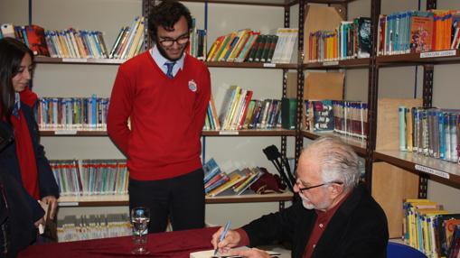 El escritor José María Merino charla con los alumnos El Centro Inglés