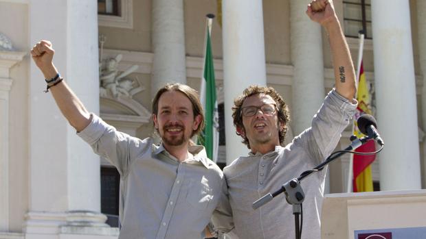 Iglesias y Kichi durante un acto en Cádiz