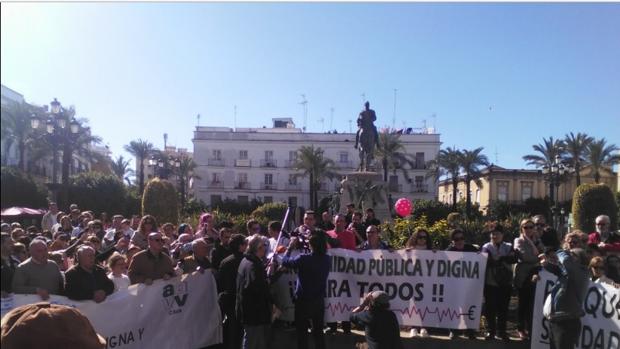 Más de 5.000 personas se movilizan en Jerez contra los recortes sanitarios