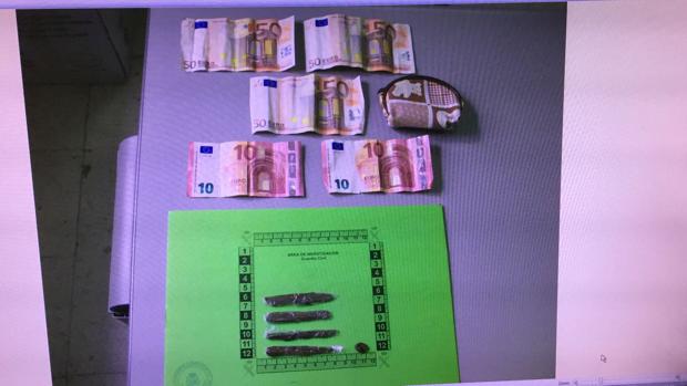 Detenida en Chiclana una menor con 170 euros y hachís preparado para su venta en su mochila escolar