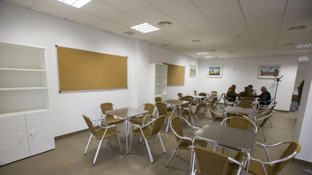 La sala de mayores se encuentra casi todos los días vacía. Las carencias en el equipamiento hacen que sea poco atractiva.