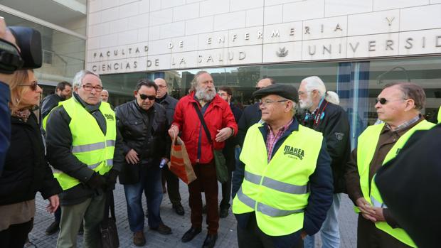 Reunión entre la Marea Blanca y Alonso a dos días de la protesta