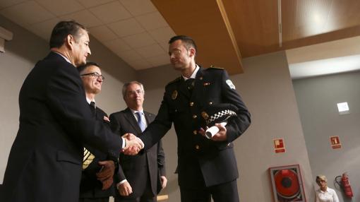 Juan Cadenas, recientemente recibiendo una distinción.