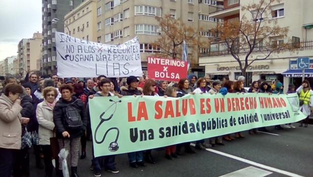 Marea Blanca recorre Cádiz en defensa de la sanidad pública