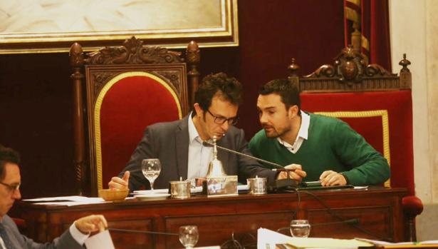 La oposición criticó duramente al concejal de Urbanismo por su falta de información y calirdad sobre Plaza de Sevilla.